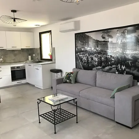 A Funtana Montestremo, Balagne, Haute Corse * Manso