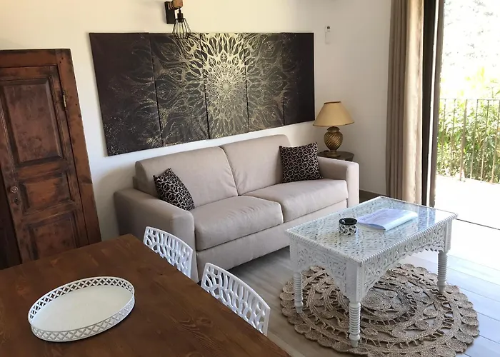 A Funtana Montestremo, Balagne, Haute Corse * Manso